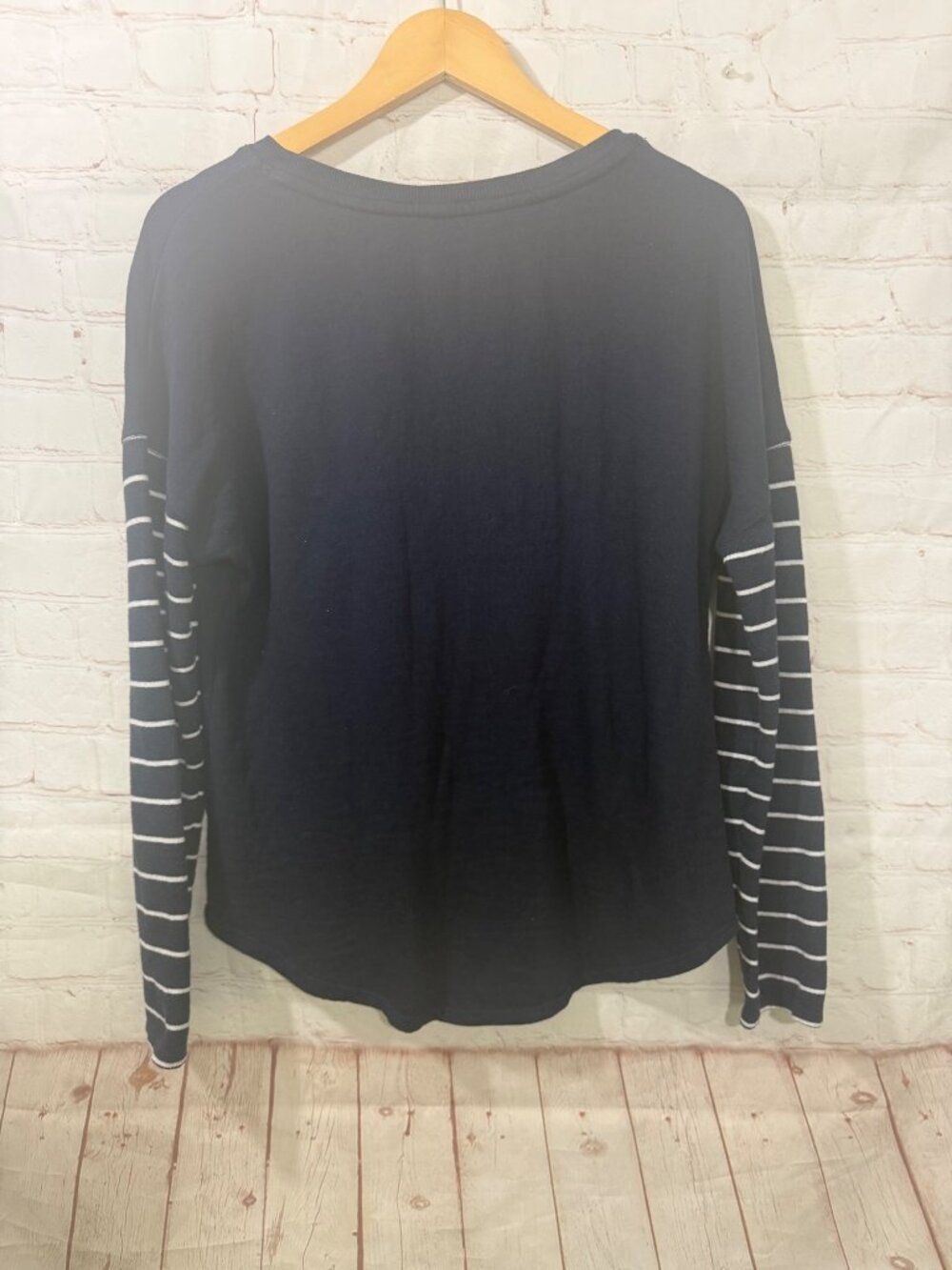 Crown & Ivy Navy Blue Kelly Green Seahorse Sweater Womens Size Large Nautical - Picture 3 of 7